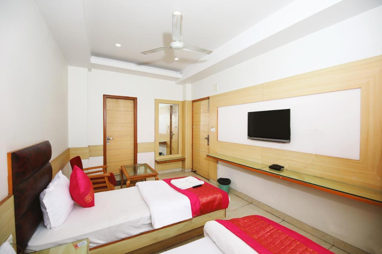Hotel Lav Kush Deluxe " 3 Min Walking From New Delhi Railway Station " Nova Deli Exterior foto