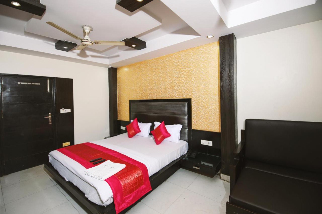 Hotel Lav Kush Deluxe " 3 Min Walking From New Delhi Railway Station " Nova Deli Exterior foto