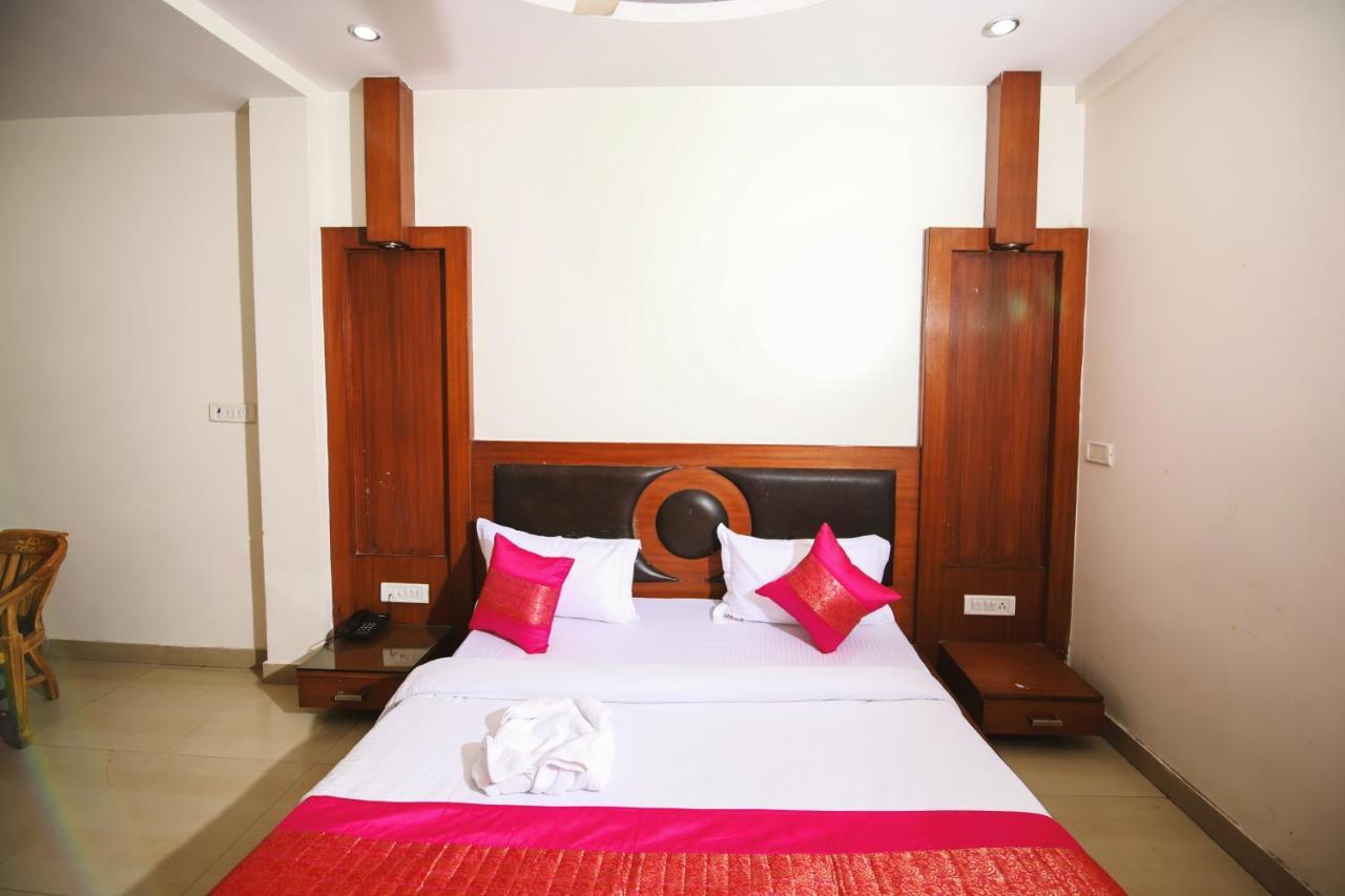 Hotel Lav Kush Deluxe " 3 Min Walking From New Delhi Railway Station " Nova Deli Exterior foto