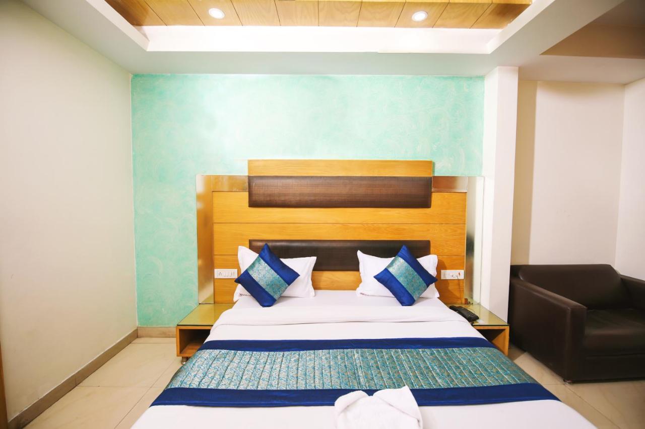 Hotel Lav Kush Deluxe " 3 Min Walking From New Delhi Railway Station " Nova Deli Exterior foto
