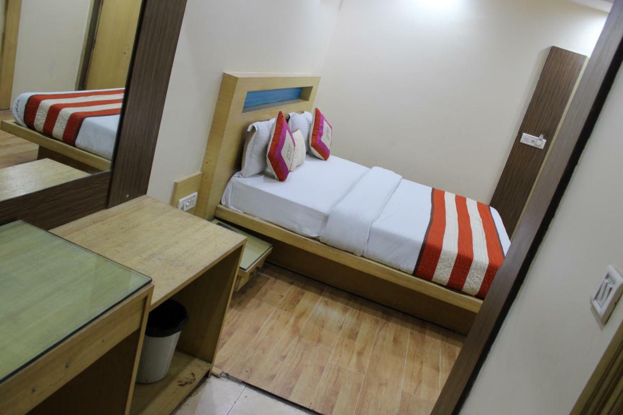 Hotel Lav Kush Deluxe " 3 Min Walking From New Delhi Railway Station " Nova Deli Exterior foto