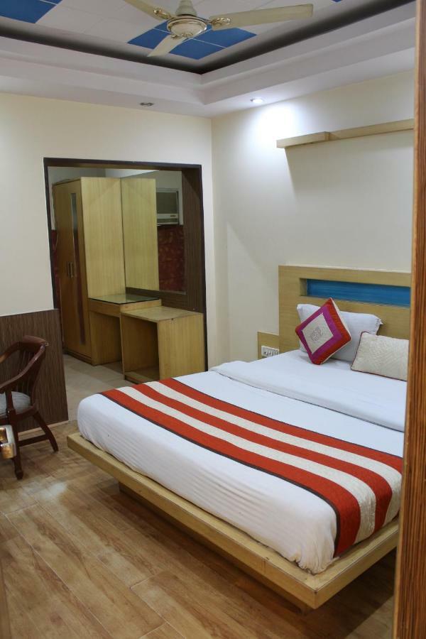 Hotel Lav Kush Deluxe " 3 Min Walking From New Delhi Railway Station " Nova Deli Exterior foto