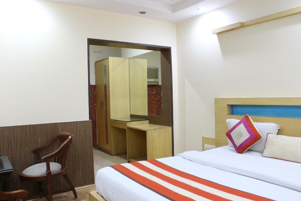 Hotel Lav Kush Deluxe " 3 Min Walking From New Delhi Railway Station " Nova Deli Exterior foto