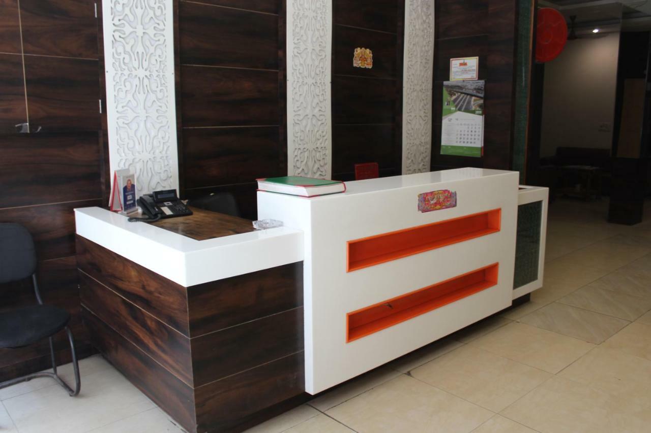 Hotel Lav Kush Deluxe " 3 Min Walking From New Delhi Railway Station " Nova Deli Exterior foto