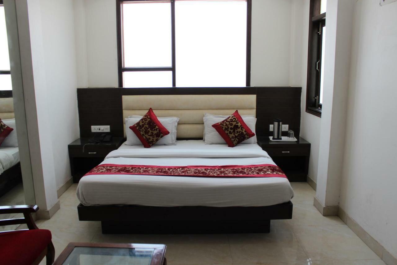 Hotel Lav Kush Deluxe " 3 Min Walking From New Delhi Railway Station " Nova Deli Exterior foto
