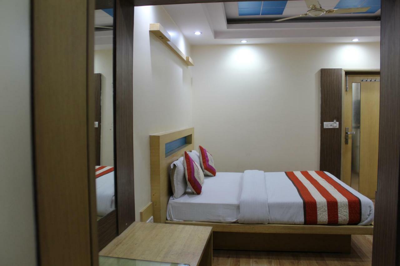 Hotel Lav Kush Deluxe " 3 Min Walking From New Delhi Railway Station " Nova Deli Exterior foto