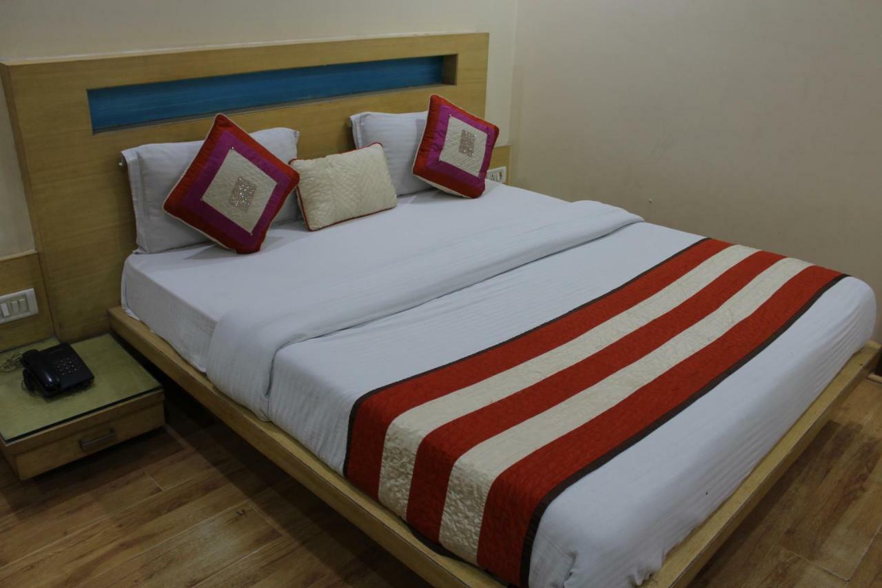 Hotel Lav Kush Deluxe " 3 Min Walking From New Delhi Railway Station " Nova Deli Exterior foto