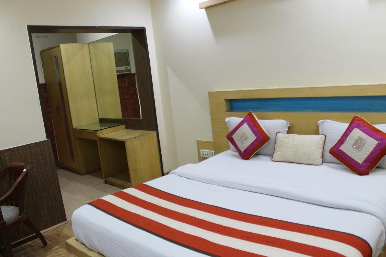 Hotel Lav Kush Deluxe " 3 Min Walking From New Delhi Railway Station " Nova Deli Exterior foto